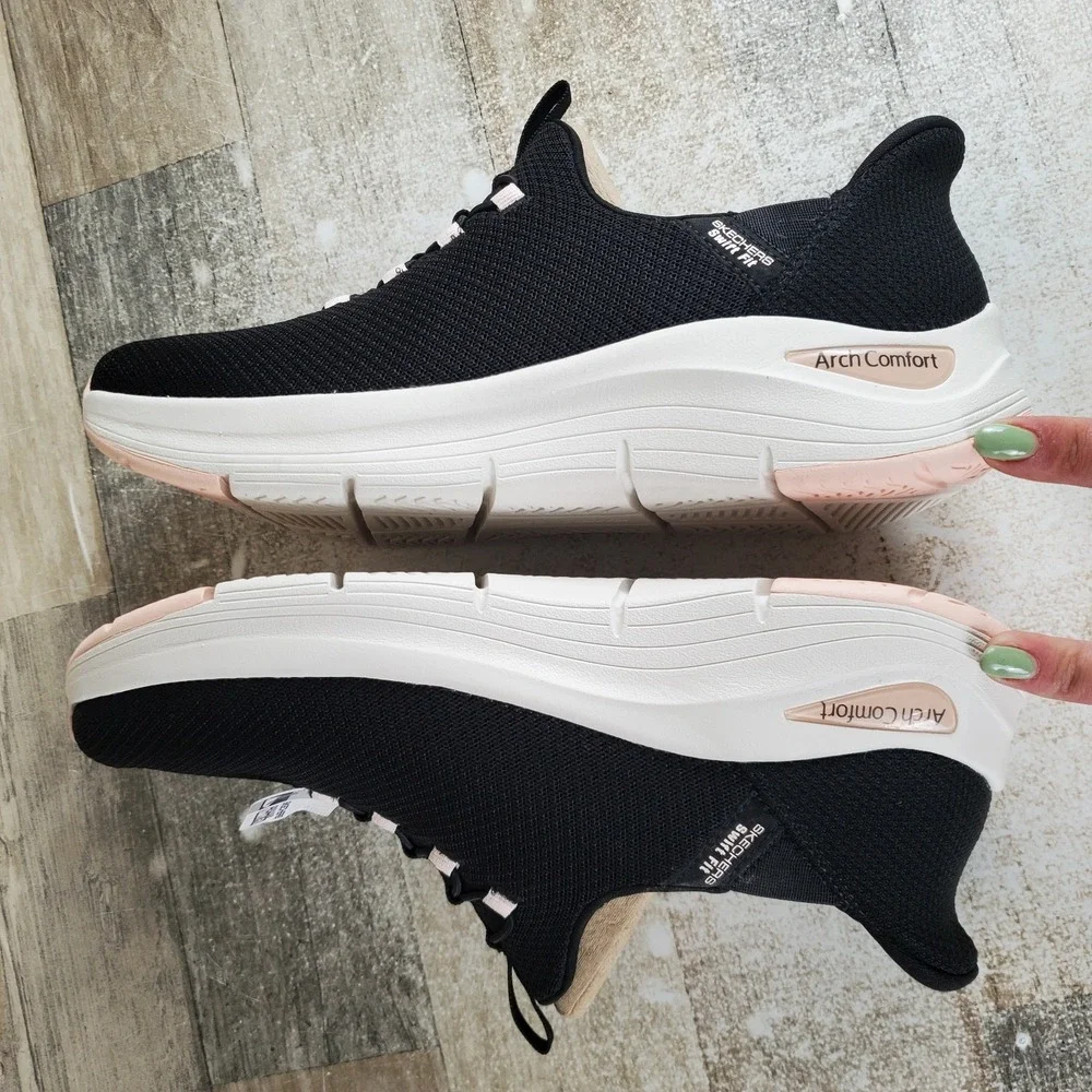 Skechers new without